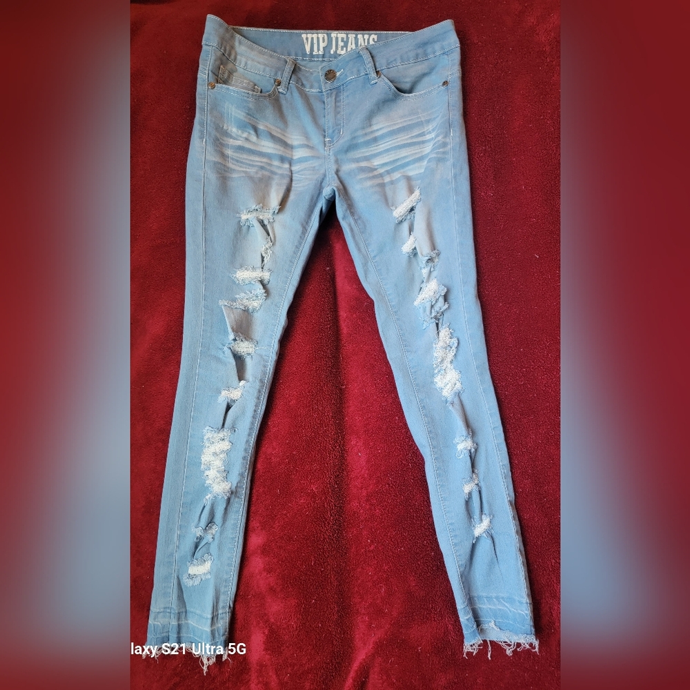 Pre-Owned women's size 9/10, Vip distressed jeans